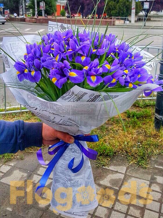 Букет «101 ирис» за 31 623 руб.